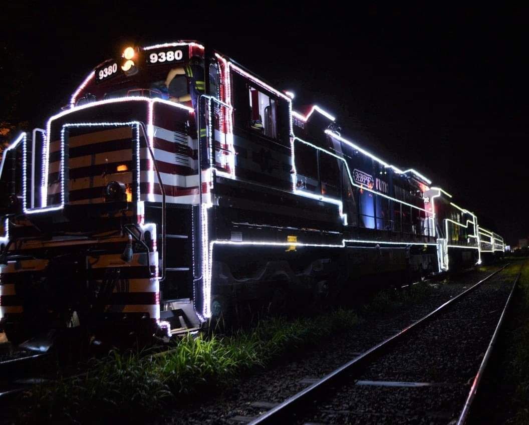 Passeio de trem noturno traz iluminação e magia do Natal 1 WhatsApp Image 2022 12 19 at 10.26.33
