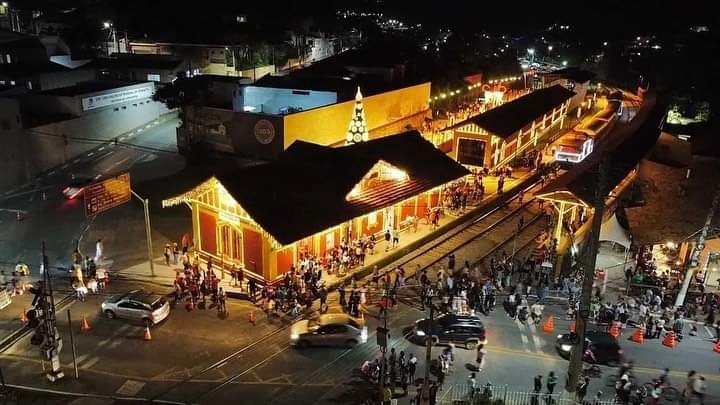 Passeio de trem noturno traz iluminação e magia do Natal 7 WhatsApp Image 2022 12 19 at 10.27.24 1